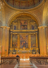Fototapeta na wymiar Seville - Presbytery and main altar in church of Anunciation.