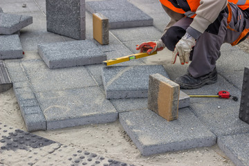 Paverlaying concrete bricks