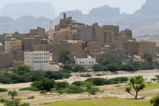 Traditional Yemeni mud brick buildings, Hadramaut valley, Yemen.