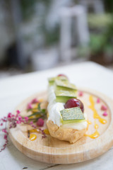 Choux cream with fruit