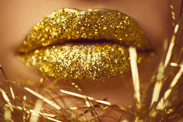 gold lips