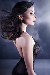 Naklejka premium Sexy brunette woman posing in lingerie