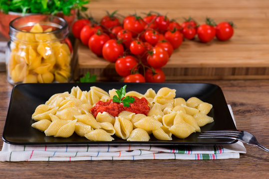 italian pasta with fresh tomato sauce and parsley