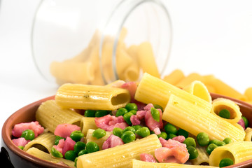 italian pasta "macaroni with peas and ham
