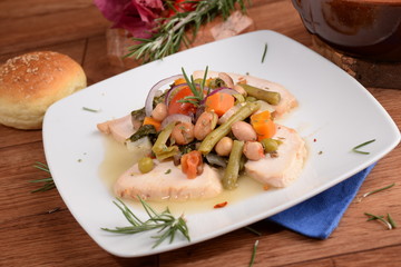 SLICED CHICKEN BREAST WITH VEGETABLES