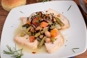 SLICED CHICKEN BREAST WITH VEGETABLES