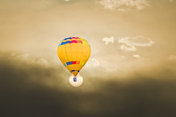 Fototapeta na wymiar Yellow ballon
