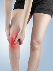 Pain in woman knee.