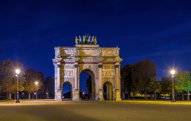 Fototapeta na wymiar Triumphal Arch de Carrousel at night