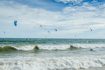 морской прибойи кайт серферы