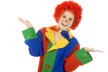 Clown lacht und präsentiert