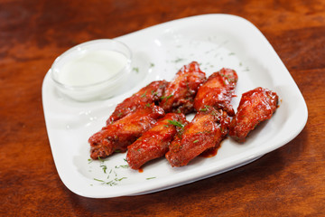 Chicken wings with sauce