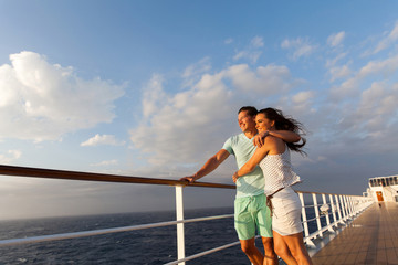 married couple standing on cruise deck - obrazy, fototapety, plakaty
