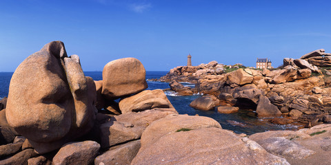 Gesteinsgebilde an der Cote Granit Rose, Bretagne