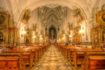 Fototapeta na wymiar Wnętrze Sanktuarium św. Jadwigi w Trzebnicy