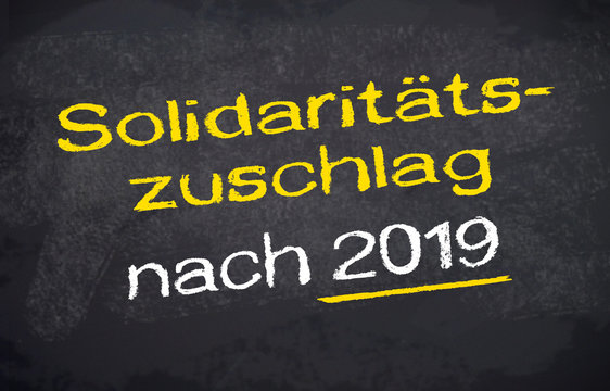 Kreidetafel mit Solidaritätszuschlag 2019