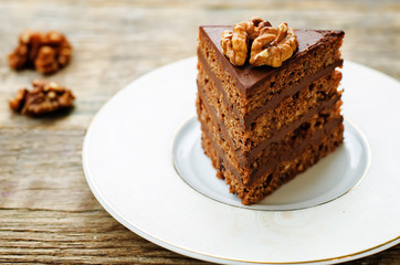 chocolate cake with walnuts