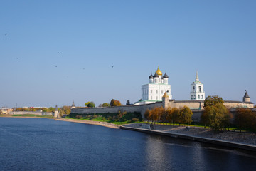 Fototapeta na wymiar Pskov Kremlin and the Trinity orthodox cathedral, Russia