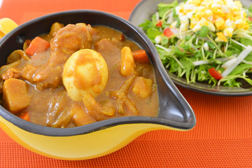 カレーとサラダ