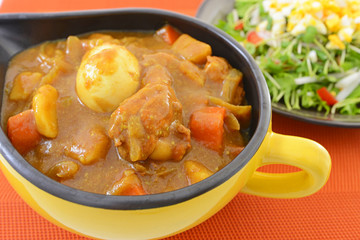 カレーとサラダ
