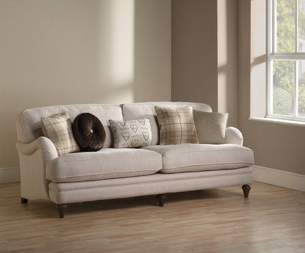 Hogarth Sofa in roomset