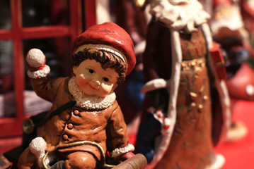 Fototapeta na wymiar Children's store with antique toys, Santa Claus and snowman