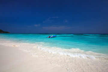 Fototapeta na wymiar beautiful beach with clear water
