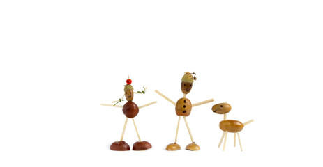Figurines of chestnut and acorn representing children with dog