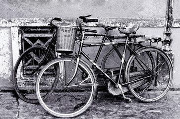 Fototapeta na wymiar Black and white old bicycle