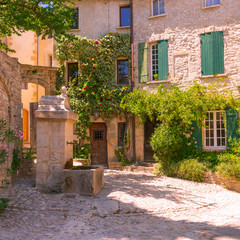 Fototapeta na wymiar Old town in provence
