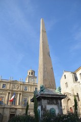 Fototapeta na wymiar Obélisque d'Arles, place de la République 