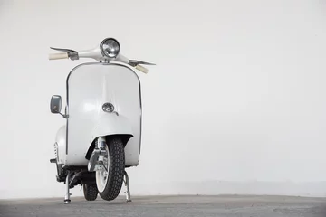 Foto op Plexiglas Scooter witte scooter
