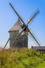 Fototapeta na wymiar Bretagne_Umgebung Goulien - Windmühle