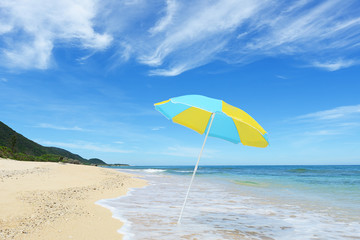 真夏の南国の美しいビーチ