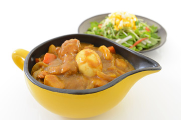 美味しそうなカレーとサラダ