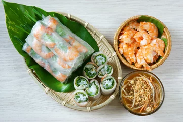Foto op Canvas Vietnamese food, goi cuon, salad roll © xuanhuongho