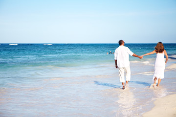 Fototapeta na wymiar Romantic couple walking on beach