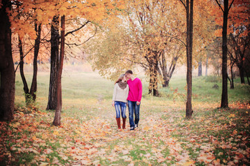 Fototapeta premium couple in the autumn park