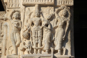 Striking Statuettes on Pillar