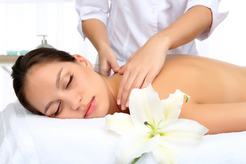 Obraz na płótnie Canvas Masseur doing massage