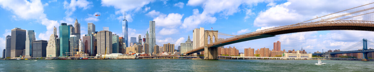 Naklejka premium Manhattan skyline and Brooklyn Bridge panorama in New York