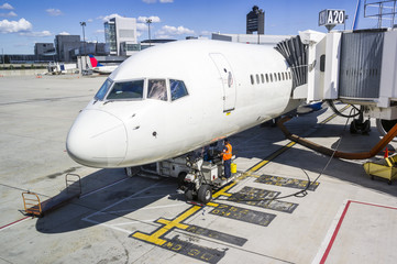 Airplane maintenance before next flight