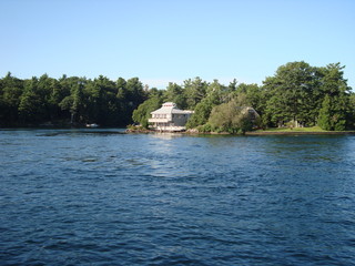 Casa na beira do rio em Ottawa no Canadá.
