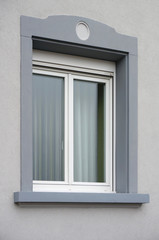 Weißes PVC Fenster in Altbau in perspektivischer Darstellung