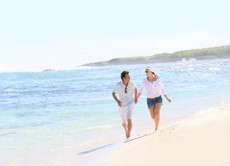 Fototapeta na wymiar Couple running on a Caribbean beach
