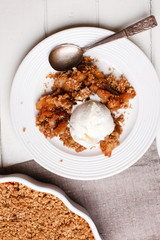 apple crumble with ice cream