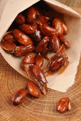 Almond in caramel in paper pack