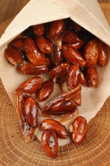 Almond in caramel in paper pack