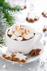 hot chocolate with marshmallows and gingerbread cookie, close-up