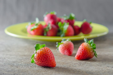  red strawberries on dish